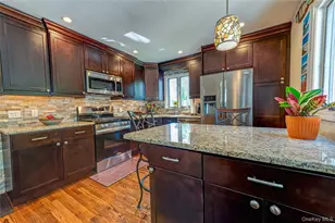 7 Ursular Ct, Smithtown, NY 11787 - Photo 7
