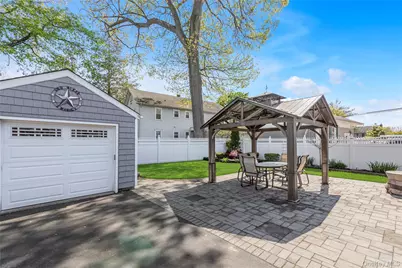196 Central Avenue, Lynbrook, NY 11563 - Photo 15