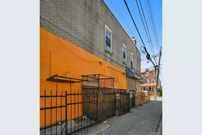 880 Glenmore Avenue #Storefront, Brooklyn, NY 11208 - Photo 9