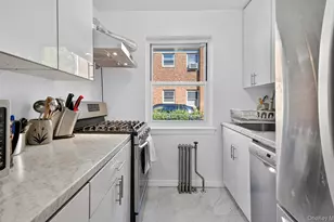 28 Linden St, Great Neck, NY 11021 - Photo 5