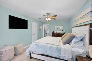 10 Oak Brook Ln, Merrick, NY 11566 - Photo 33