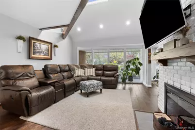 10 Oak Brook Lane, Merrick, NY 11566 - Photo 19