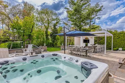10 Oak Brook Lane, Merrick, NY 11566 - Photo 15