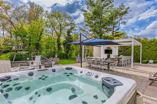 10 Oak Brook Ln, Merrick, NY 11566 - Photo 15