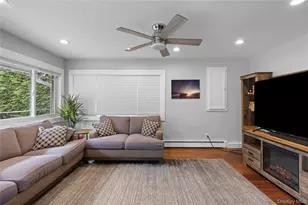 10 Oak Brook Ln, Merrick, NY 11566 - Photo 25