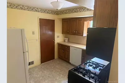 18 Greene Road, Spring Valley, NY 10977 - Photo 5