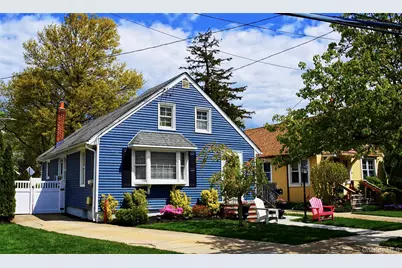 10 Aberdeen Street, Malverne, NY 11565 - Photo 1