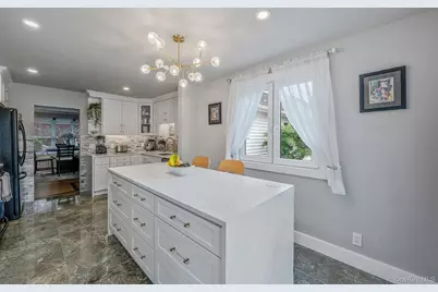 320 28th Street, Lindenhurst, NY 11757 - Photo 15