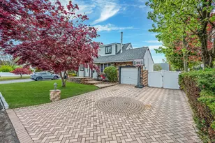 320 28th St, Lindenhurst, NY 11757 - Photo 3