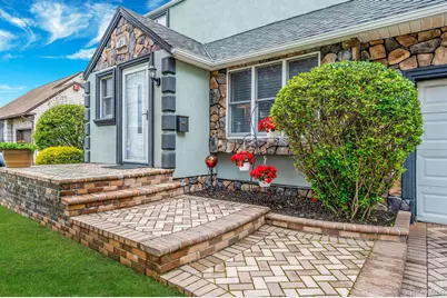 320 28th Street, Lindenhurst, NY 11757 - Photo 5