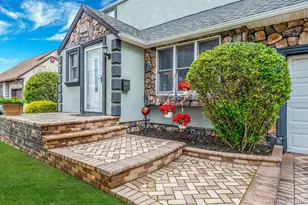 320 28th St, Lindenhurst, NY 11757 - Photo 5