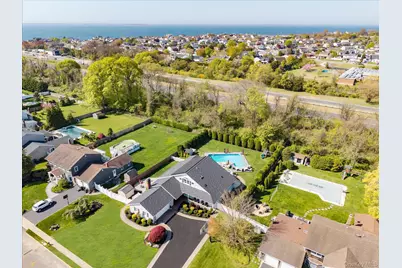 88 Pace Drive S, West Islip, NY 11795 - Photo 5