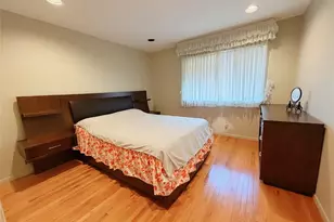 71-30 165th St, Fresh Meadows, NY 11365 - Photo 9