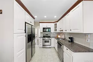 59-38 69th Ln, Maspeth, NY 11378 - Photo 11