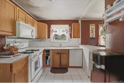 485 Lockwood Drive, Shirley, NY 11967 - Photo 5