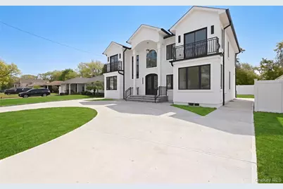 1275 Barry Drive S, Valley Stream, NY 11580 - Photo 3