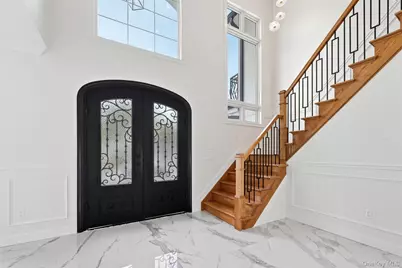 1275 Barry Drive S, Valley Stream, NY 11580 - Photo 5