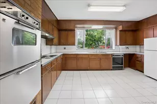 4534 Henry Hudson Pkwy, Bronx, NY 10471 - Photo 11
