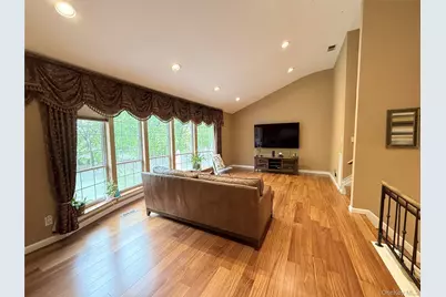 21 Manors Drive, Jericho, NY 11753 - Photo 5