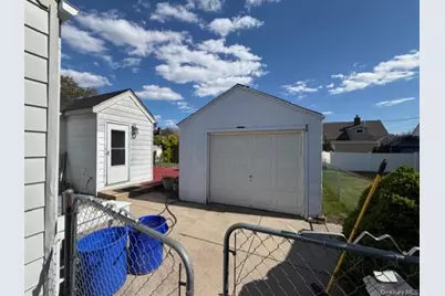 10 Ivy Place, Valley Stream, NY 11581 - Photo 3