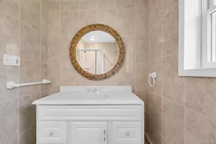 25 Sherry Ln, Hauppauge, NY 11788 - Photo 15