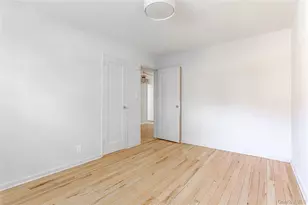 9 Terrace Cir, Great Neck, NY 11021 - Photo 7