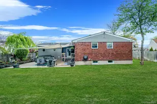 26 Bartley Ln, West Sayville, NY 11796 - Photo 7