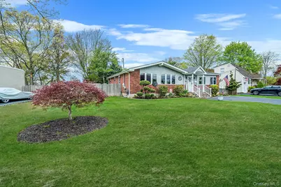 26 Bartley Lane, West Sayville, NY 11796 - Photo 3