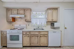 23 Evergreen Dr, Lindenhurst, NY 11757 - Photo 5
