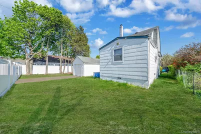23 Evergreen Drive, Lindenhurst, NY 11757 - Photo 17