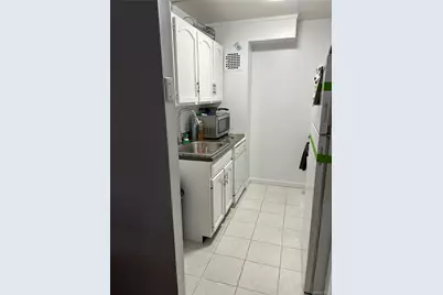 100 Clinton Avenue #4R, Mineola, NY 11501 - Photo 9