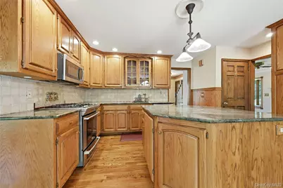 21 Northwood Circle, Huntington, NY 11743 - Photo 13