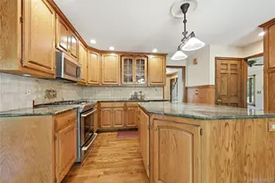 21 Northwood Cir, Huntington, NY 11743 - Photo 13