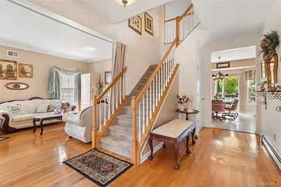 86 Summerfield Drive, Holtsville, NY 11742 - Photo 3