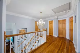 8 Marietta Dr, Westbury, NY 11590 - Photo 15