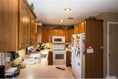 2 John Roe Smith Avenue, Medford, NY 11763 - Photo 3