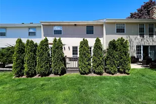 52 Holiday Dr, Woodbury, NY 11797 - Photo 37