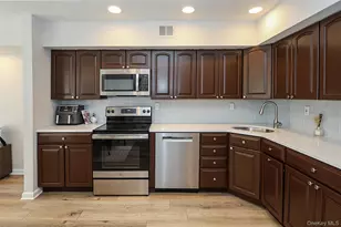 52 Holiday Dr, Woodbury, NY 11797 - Photo 15