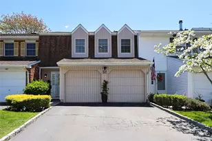 52 Holiday Dr, Woodbury, NY 11797 - Photo 3
