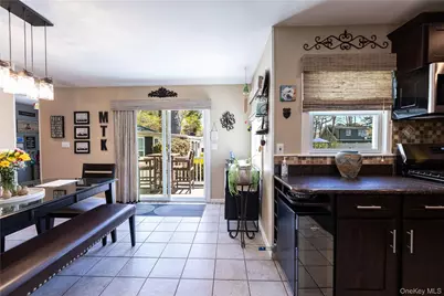 545 Spruce Avenue, Sayville, NY 11782 - Photo 7