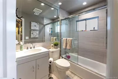 545 Spruce Avenue, Sayville, NY 11782 - Photo 15