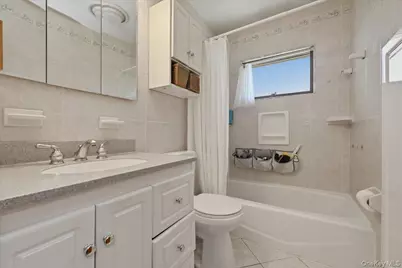 648 Dogwood Avenue, Franklin Square, NY 11010 - Photo 15