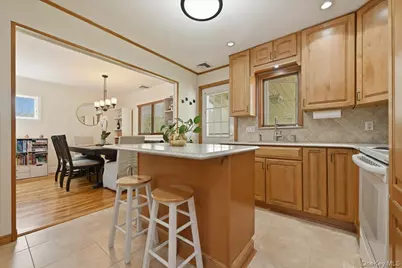 648 Dogwood Avenue, Franklin Square, NY 11010 - Photo 9