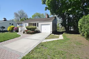 10 Tacoma Ln, Syosset, NY 11791 - Photo 3