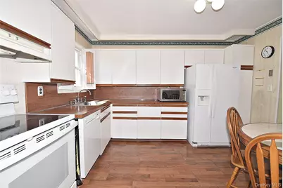 10 Tacoma Lane, Syosset, NY 11791 - Photo 15
