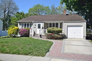 10 Tacoma Ln, Syosset, NY 11791 - Photo 35