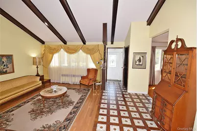 10 Tacoma Lane, Syosset, NY 11791 - Photo 7