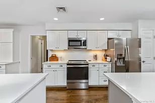 149 Barton Ln, Bayport, NY 11705 - Photo 15