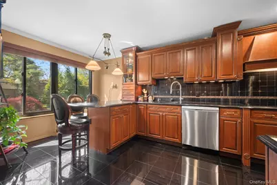 25 Windsor Gate Drive, North Hills, NY 11040 - Photo 17