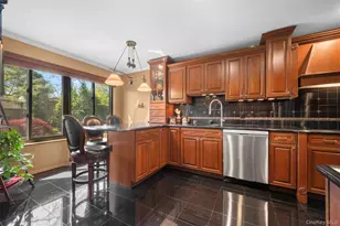 25 Windsor Gate Dr, North Hills, NY 11040 - Photo 17